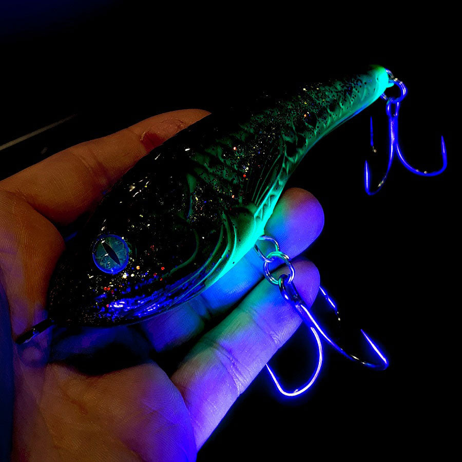 Forge of Lures - Jerkbait ROLF 12.5 Motoroil - Exklusiv von Forge of Lures - Nur €24.99! Neu bei BigBaitBrothers